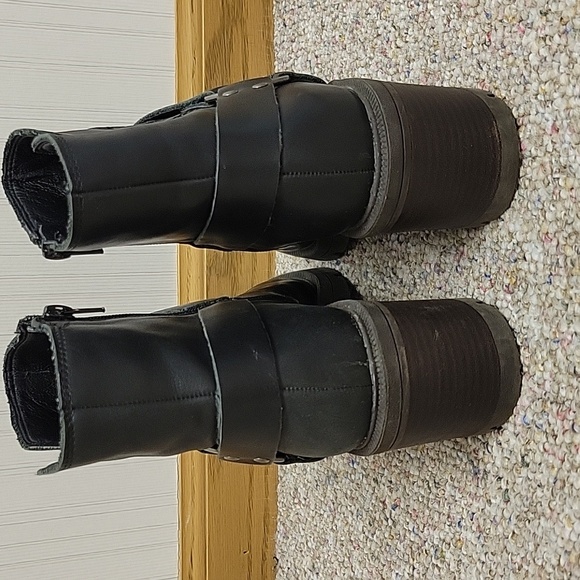 Lucky Brand Black Leather Soxton Side Zip Ankle Bootie Sz 9.5. chunky - Picture 3 of 7